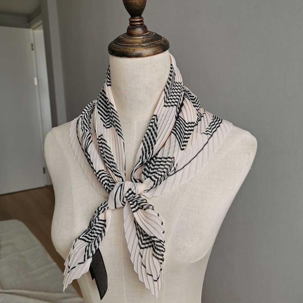 💕LAST One Elegant Black and White Wave Scarf - Picture 5 of 8